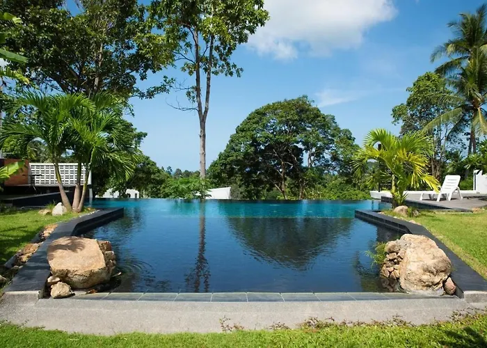 Cosy Flat 2 Bedroom - M2 Sea View & Shared Pool