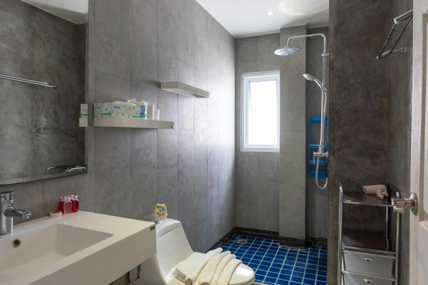 Cosy Flat 2 Bedroom - M2 Sea View & Shared Pool Lejlighed